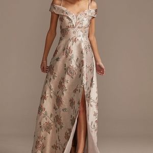 This evening gown/ prom dress